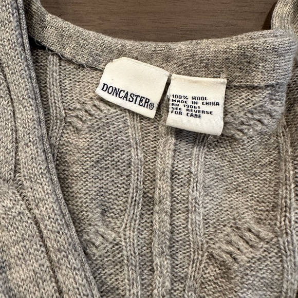 Doncaster gray poncho - Picture 2 of 2